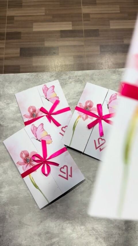 Pink ribbon door-fold card